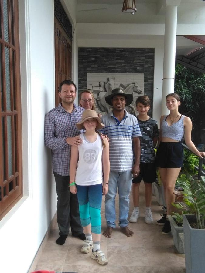 Mahaweli King'S Villa Kandy Esterno foto