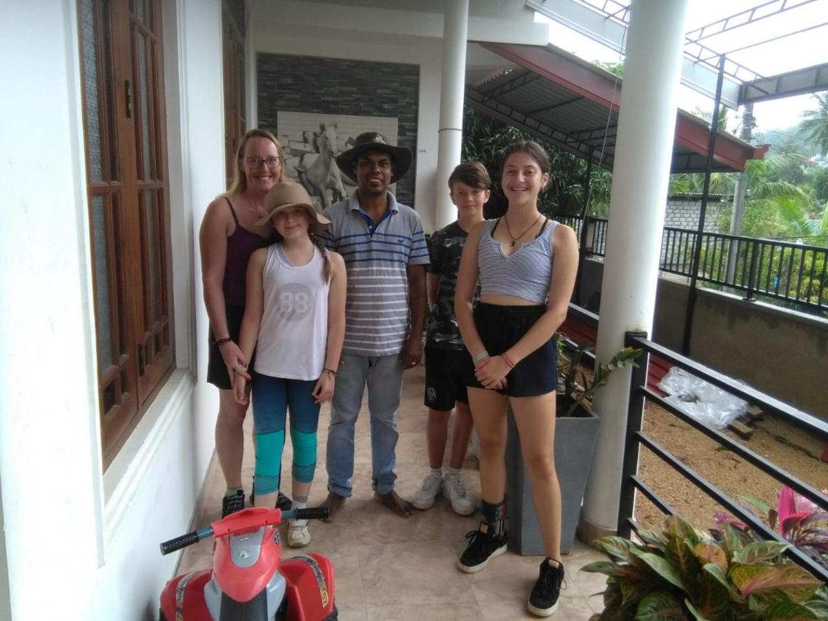Mahaweli King'S Villa Kandy Esterno foto