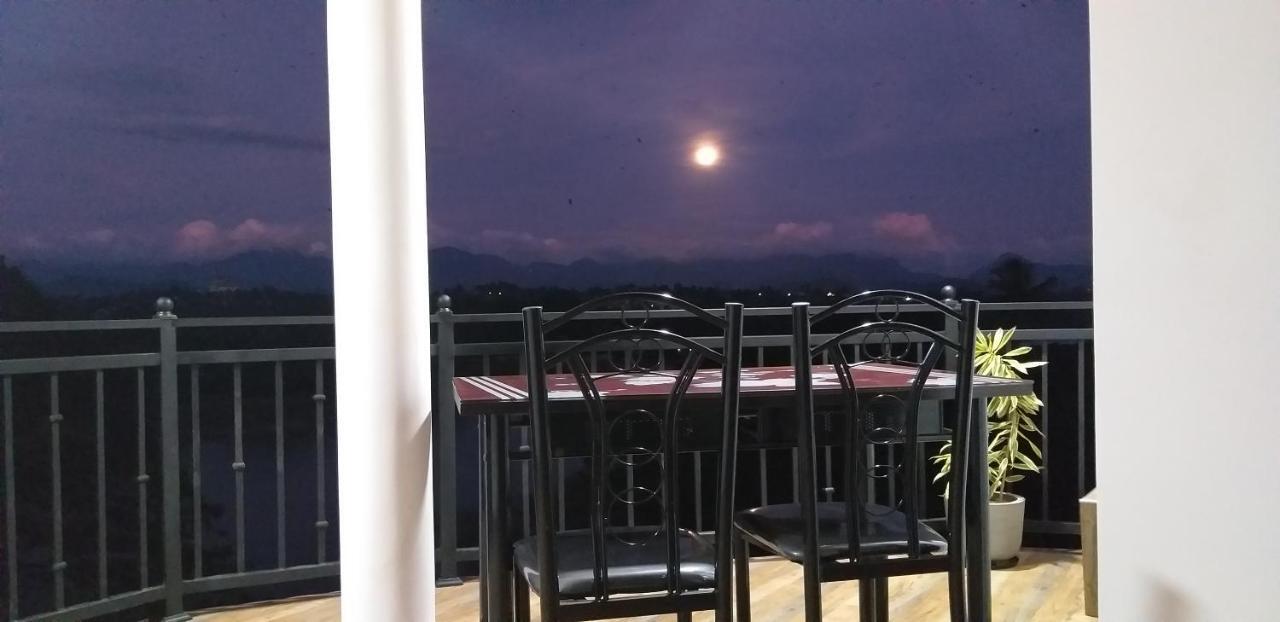 Mahaweli King'S Villa Kandy Esterno foto