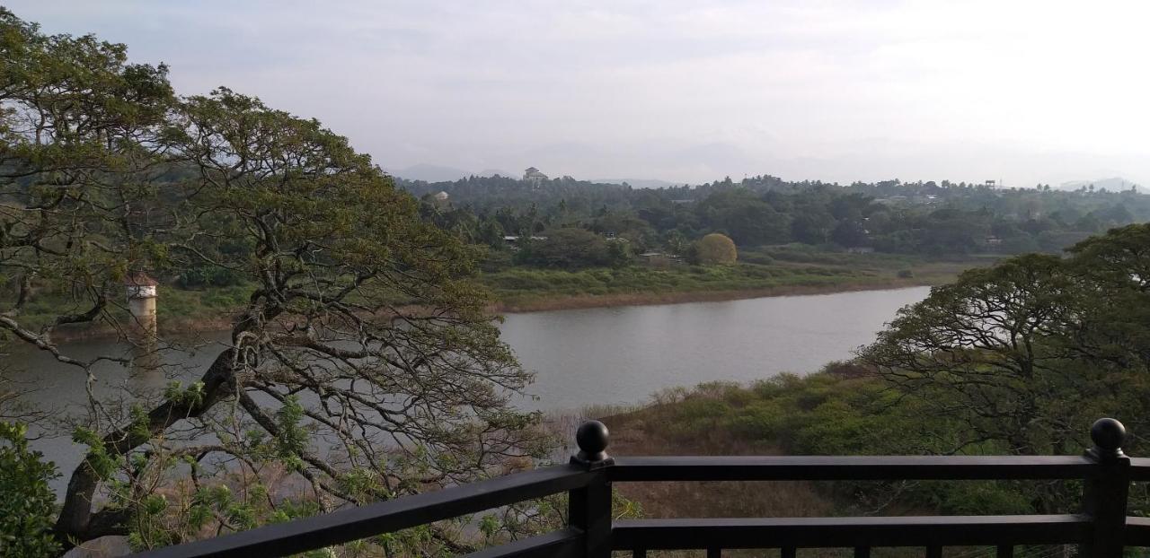 Mahaweli King'S Villa Kandy Esterno foto