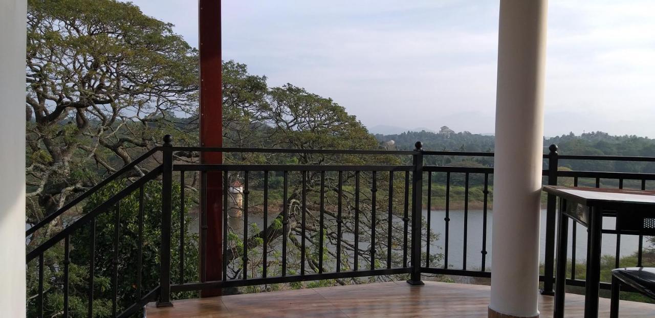 Mahaweli King'S Villa Kandy Esterno foto