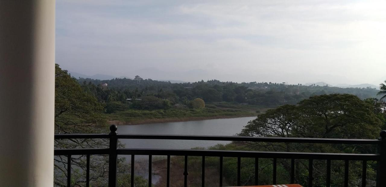 Mahaweli King'S Villa Kandy Esterno foto